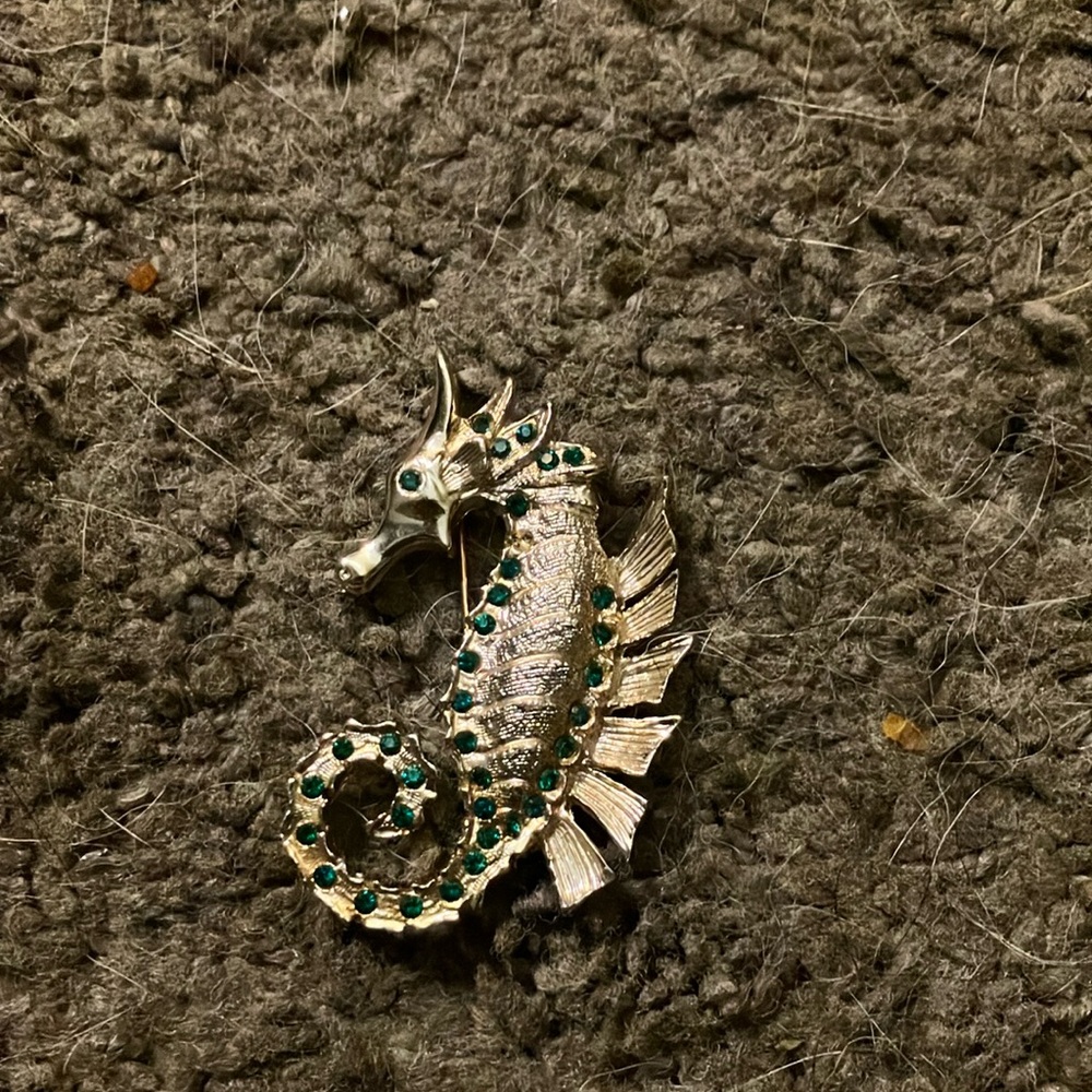Doods Green and gold vintage seahorse brooch